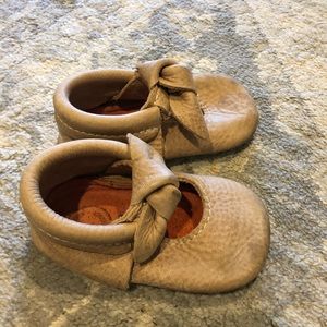 Freshly Picked Tie-front flats